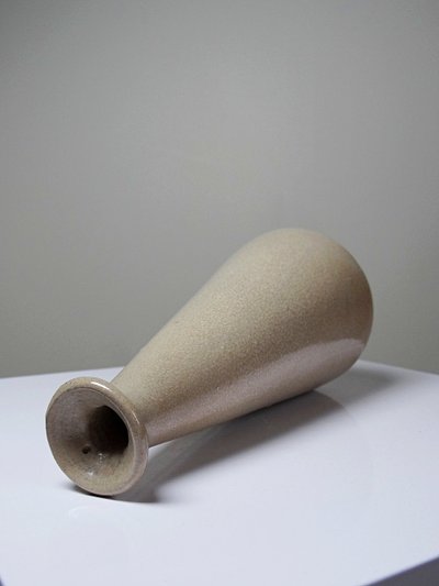 Vase conique Art Déco en faïence craquelée beige, vers 1930-1950