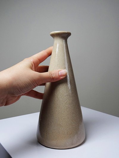 Vase conique Art Déco en faïence craquelée beige, vers 1930-1950