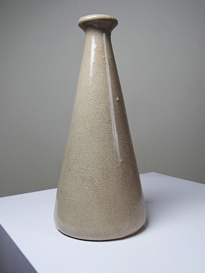 Vase conique Art Déco en faïence craquelée beige, vers 1930-1950