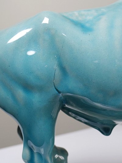 Bison Zsolnay en faïence émaillée turquoise, Hongrie, XXe siècle années 40-50
