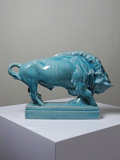 Bison Zsolnay en faïence émaillée turquoise, Hongrie, XXe siècle années 40-50