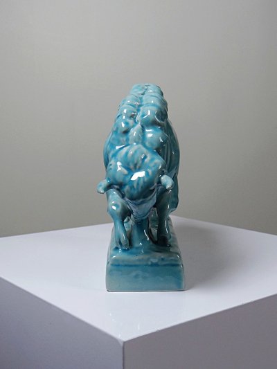 Bison Zsolnay en faïence émaillée turquoise, Hongrie, XXe siècle années 40-50