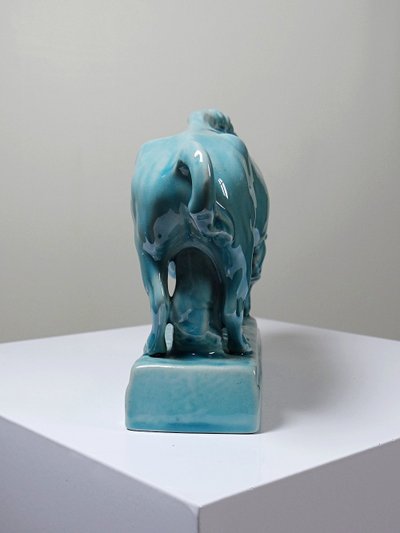 Bison Zsolnay en faïence émaillée turquoise, Hongrie, XXe siècle années 40-50