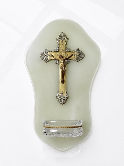 Bénitier mural ancien en onyx vert, crucifix en métal et verre/cristal taillé