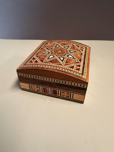 Syrian box in marquetry and mother-of-pearl