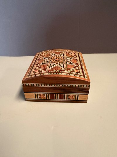 Syrian box in marquetry and mother-of-pearl