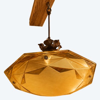 Lampada a sospensione Art Déco “DeGué” in vetro stampato color ambra.