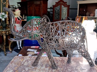 Elefant aus geschweißten Fahrradketten – Zeitgenössische Skulptur aus recyceltem Metall