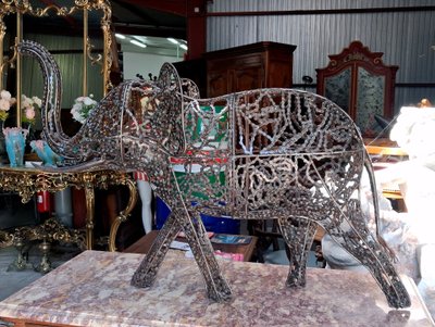 Elefant aus geschweißten Fahrradketten – Zeitgenössische Skulptur aus recyceltem Metall