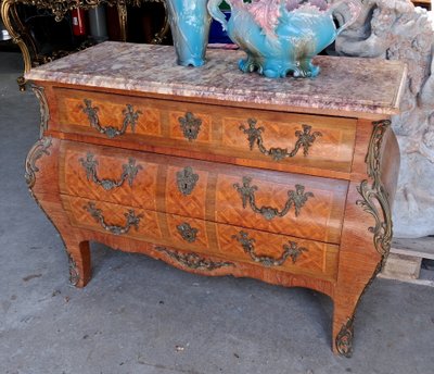 Commode tombeau de style Louis XV, marqueterie et marbre