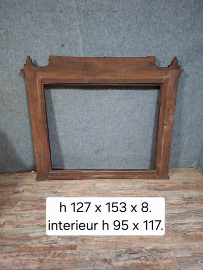 Großer, aus Nussbaumholz geschnitzter Kaminrahmen aus der Zeit Napoleons III. – 19. Jahrhundert