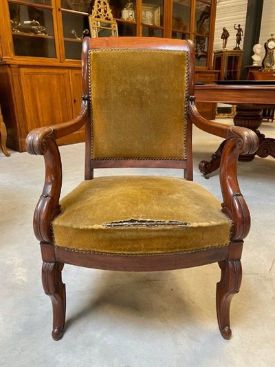 Mahogany restaurant chair with a curved backrest, circa 1815