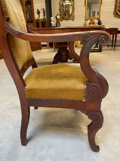 Mahogany restaurant chair with a curved backrest, circa 1815