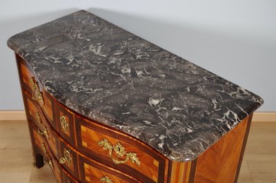 Nicolas-Alexandre Lapie – Commode Louis XV en marqueterie et bronze doré