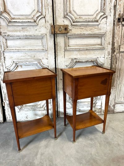 Paar Nachttische aus Kirschholz im Directoire-Stil, Frankreich, um 1970
