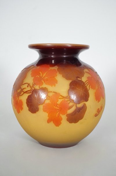Émile Gallé, Vaso con capucine, 1900 circa