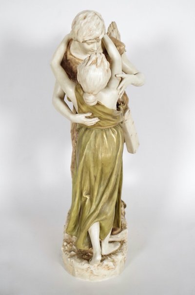 Royal Dux Bohemia - Retour de chasse en porcelaine émaillée polychrome