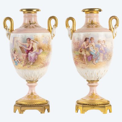 Coppia di vasi in porcellana policroma con decorazioni dipinte a mano, stile Sèvres – fine XIX secolo