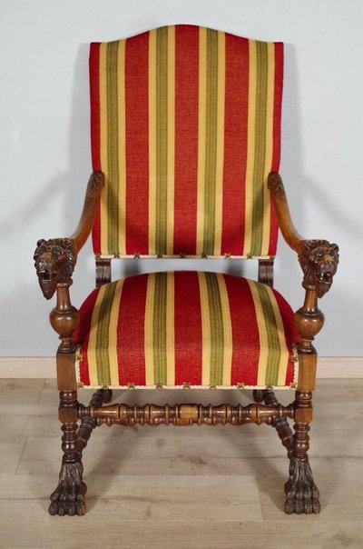Ein Paar Sessel im Louis-XIV-Stil aus geschnitztem Nussbaumholz, um 1900