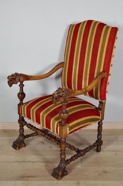 Ein Paar Sessel im Louis-XIV-Stil aus geschnitztem Nussbaumholz, um 1900