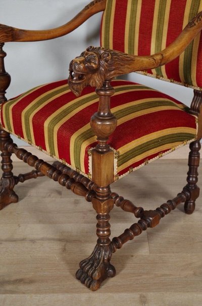 Ein Paar Sessel im Louis-XIV-Stil aus geschnitztem Nussbaumholz, um 1900