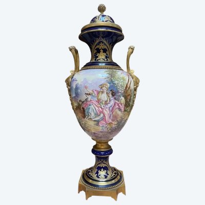 Große Vase im Sèvres-Stil aus Porzellan und vergoldeter Bronze, um 1880