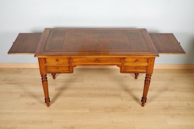 Flacher Louis-Philippe-Schreibtisch aus Nussbaumholz, um 1880