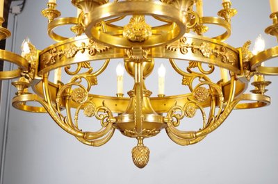Maison Lucien Gau – Empire-Kronleuchter aus vergoldeter Bronze mit vierundzwanzig Lichtern