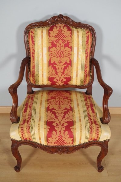 Pair of Regency armchairs in carved walnut with flat backs, circa 1900