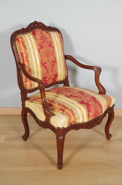Pair of Regency armchairs in carved walnut with flat backs, circa 1900