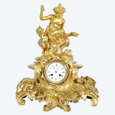 Pendule Napoléon III en bronze doré aux faunes et pampres – vers 1880