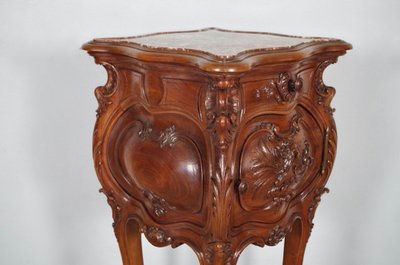 Comodino in stile Luigi XV rocaille in noce, 1900 circa