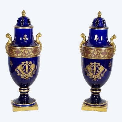 Pinon-Heuzé Tours – Paar Vasen aus blauem Sèvres-Porzellan, um 1910