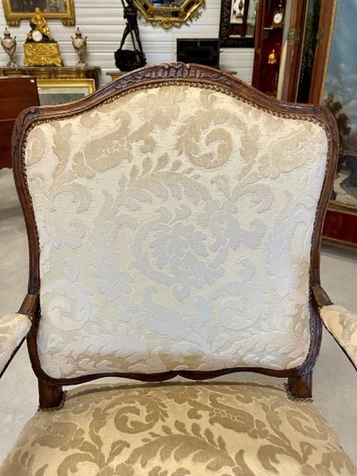 Fauteuil Régence en hêtre sculpté, vers 1720