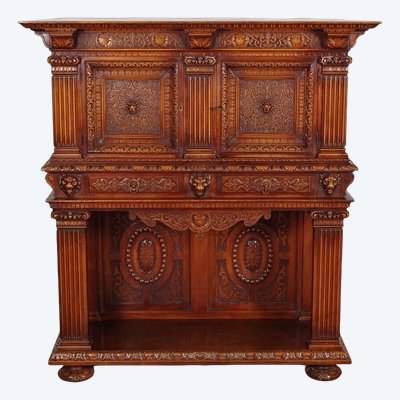 Renaissance-Schrank aus geschnitztem Nussbaumholz, im Stil von Krass, um 1930