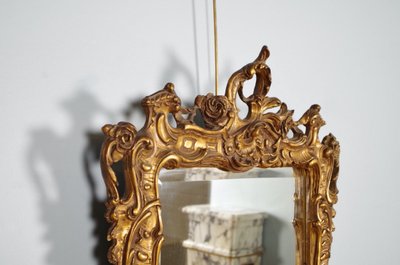 Specchio in stile Luigi XV in legno e stucco dorato, 1900 circa