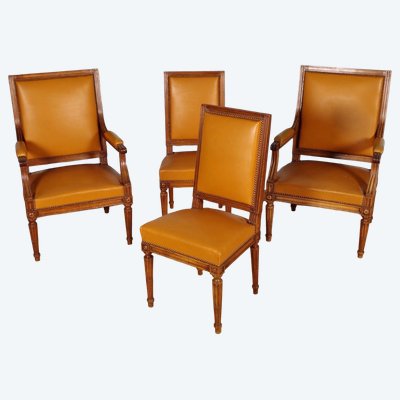 Deux fauteuils et deux chaises Louis XVI en acajou sculpté, vers 1900