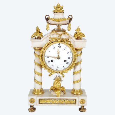 Pendule portique Louis XVI signée Barancourt à Paris, fin XVIIIe siècle