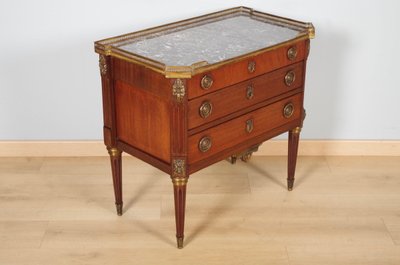 Petite commode Louis XVI en acajou et bronze doré, vers 1950