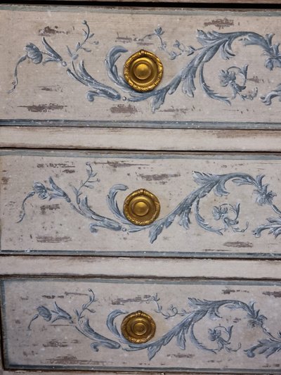Kommode im Stil Louis XVI