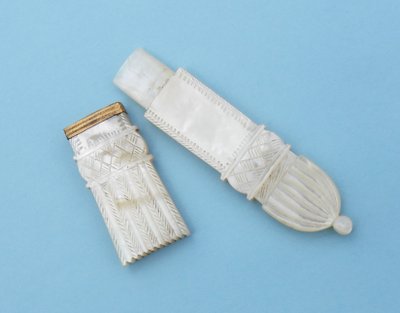 Etui à aiguille en Nacre époque Restauration XIXe Palais Royal nécessaire de couture