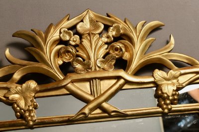 Important mirror with sculpted reserves of grapes
