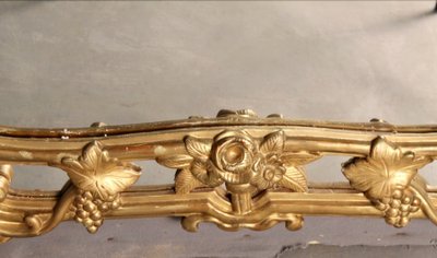 Important mirror with sculpted reserves of grapes