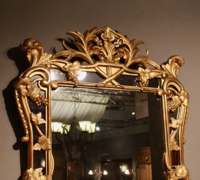 Important mirror with sculpted reserves of grapes