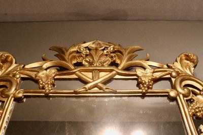 Important mirror with sculpted reserves of grapes