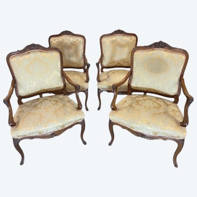 Quatre fauteuils Louis XV en noyer sculpté, vers 1900
