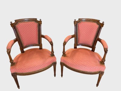 Quatre fauteuils Directoire en noyer sculpté, vers 1900