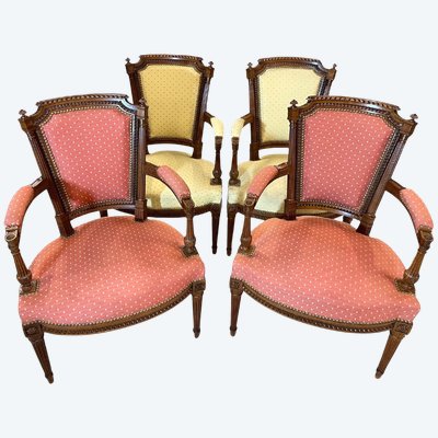 Quatre fauteuils Directoire en noyer sculpté, vers 1900