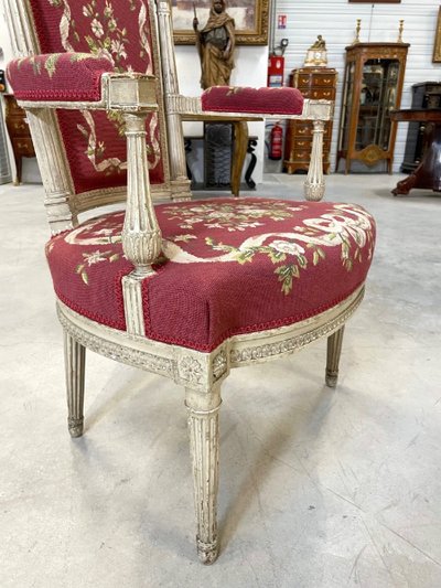 Fauteuil Directoire en bois laqué sculpté, vers 1795