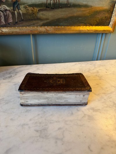 Schachtel in Form eines Buches (Imitation)